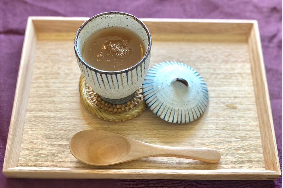 本葛粉で作るジャスミン茶の葛湯【写真：村上華子】