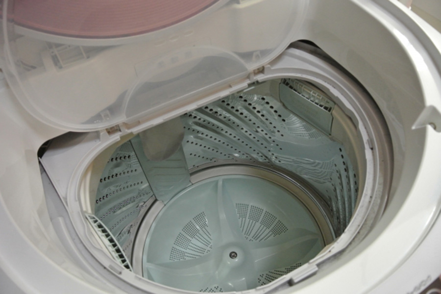 家庭洗い可能なウール小物は洗濯機の弱水流コースでこまめに洗濯【写真：写真AC】