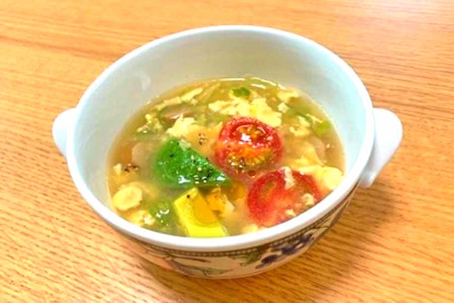 生理時の不快感を和らげる簡単レシピ「アボカドとミニトマトの卵スープ」【写真提供：摂南大学】