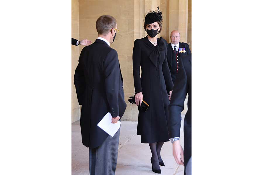 英ブランド「ローラン・ムレ」のブラックドレスや日本製パールのチョーカーなど、その装いにも注目が集まった【写真：AP】