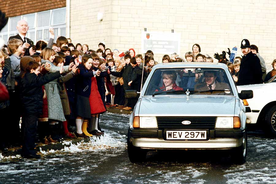1982年12月、実際に運転しているダイアナ元妃【写真：Getty Images】
