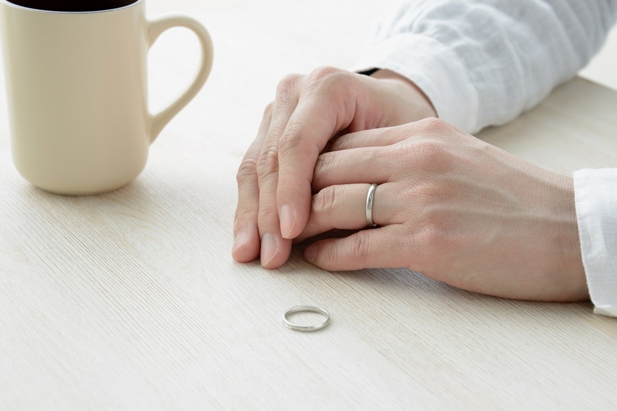 相手への未練を残したまま指輪を捨てる場合は？（写真はイメージ）【写真：写真AC】