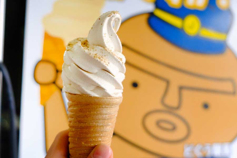 クルミを練り込んだソフトクリームは道の駅で人気【写真提供：函館市公式観光情報サイト「はこぶら」】