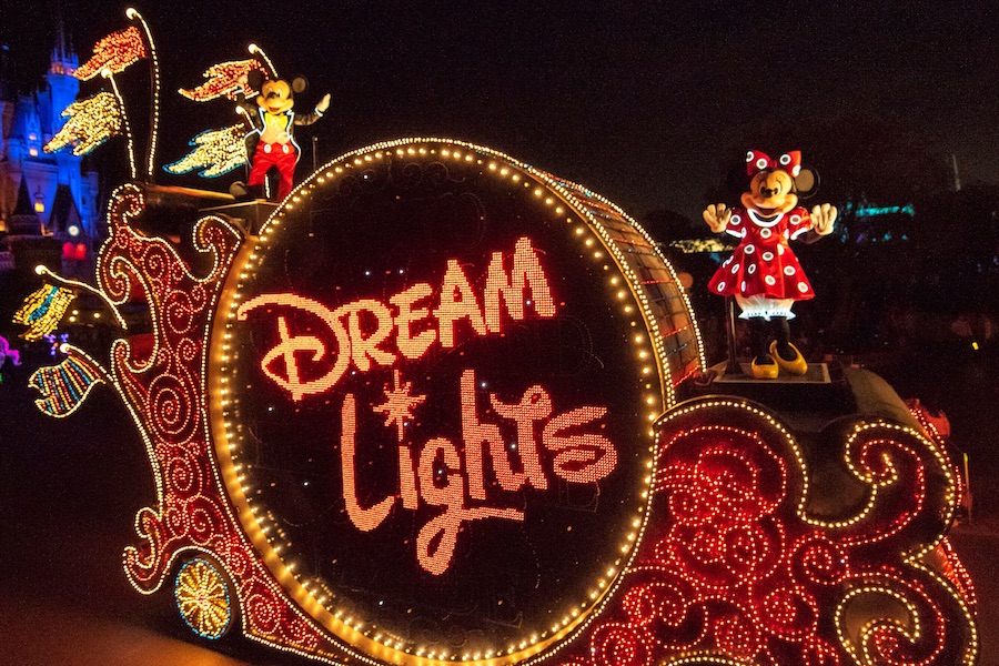 ナイトパレード「東京ディズニーランド･エレクトリカルパレード･ドリームライツ」のイメージ【写真提供：（c）Disney】