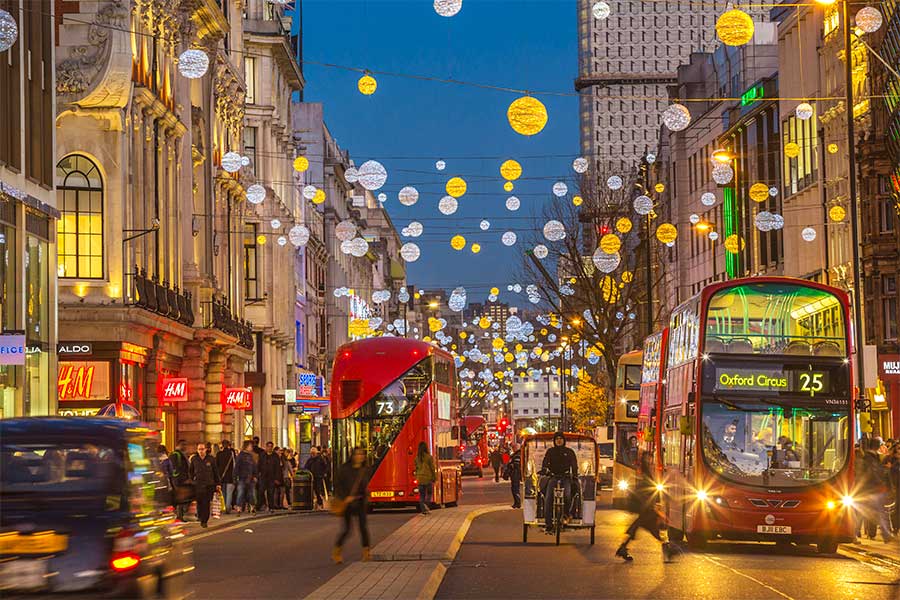 英ロンドン、オックスフォード・ストリートのクリスマス風景【写真：Getty Images】