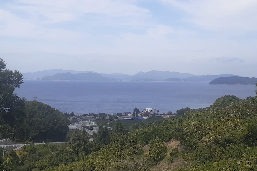 多香子さんが暮らす中島の風景【写真：中野裕子】