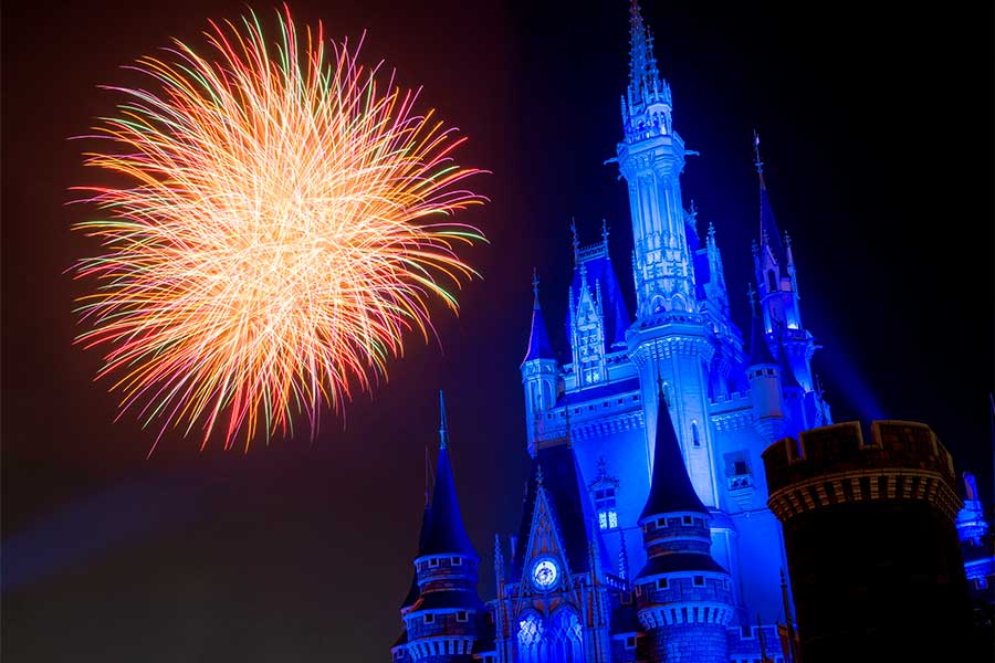 12月１日から再開されることが決定。東京ディズニーランド「ディズニー・ライト・ザ・ナイト」(c)Disney