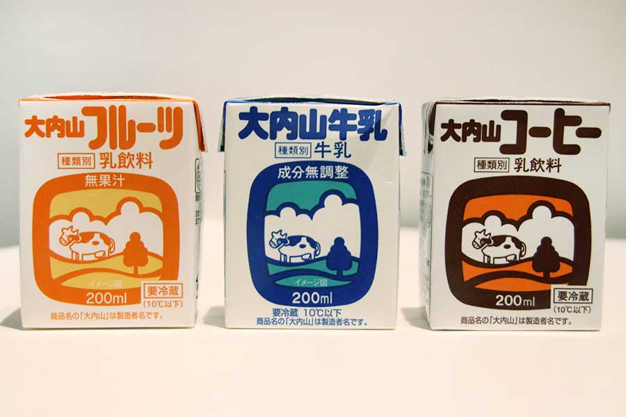 店内で販売されている「大内山牛乳」3種【写真：Hint-Pot編集部】