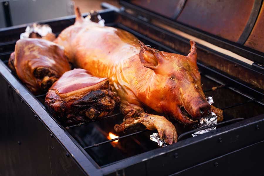 スペインでは定番になっている豚の丸焼き【写真：Getty Images】
