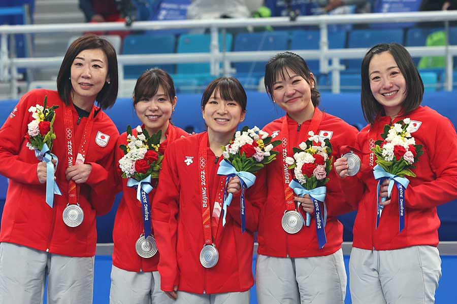 北京五輪で銀メダルを獲得したロコ・ソラーレの選手たち【写真：Getty Images】