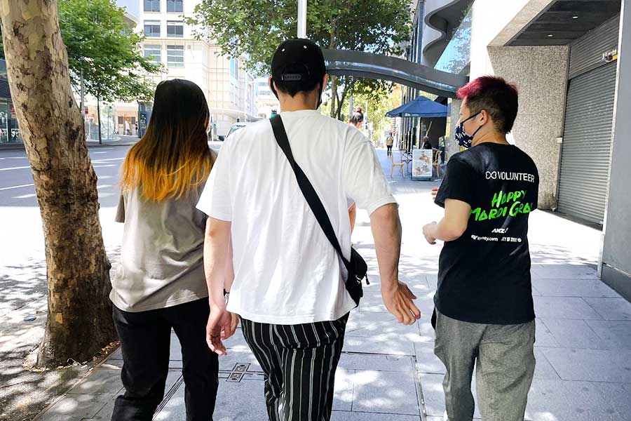 シドニーの街を歩く日本人留学生たち【写真提供：La Lingua Language School】