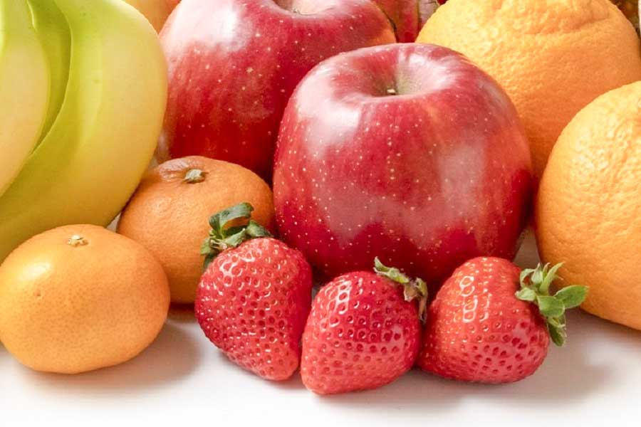 フルーツの定番イチゴ、リンゴ、ミカン（写真はイメージ）【写真：写真AC】
