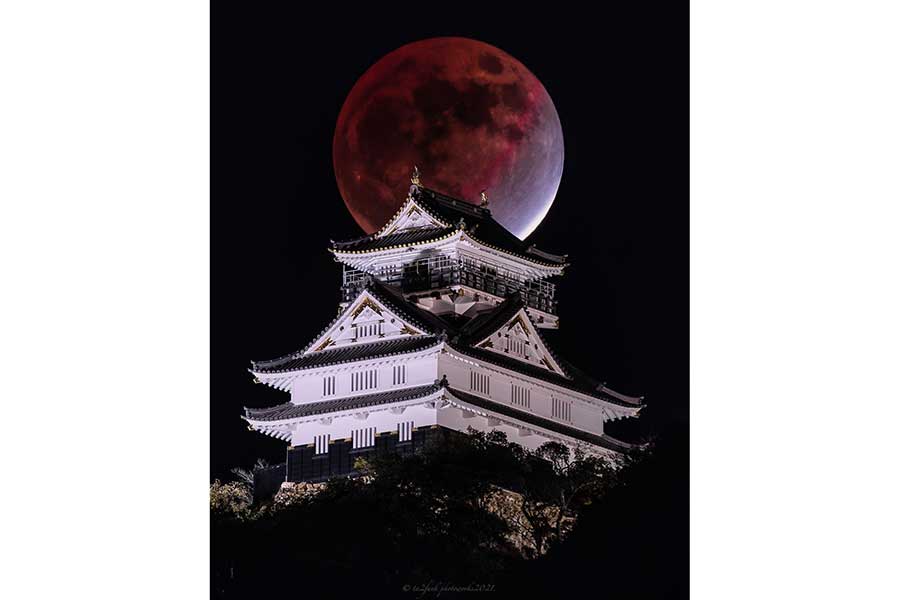 大きな反響を呼んだ、岐阜城と月食の写真【写真提供：Tatsuki Ito（@ta2funk）さん】