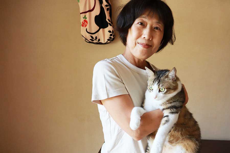 岩崎華枝さんと愛猫のムネくん【写真提供：岩崎華枝】