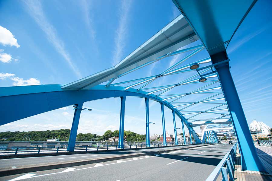 東京と神奈川の間、多摩川下流に架かる丸子橋【写真：写真AC】