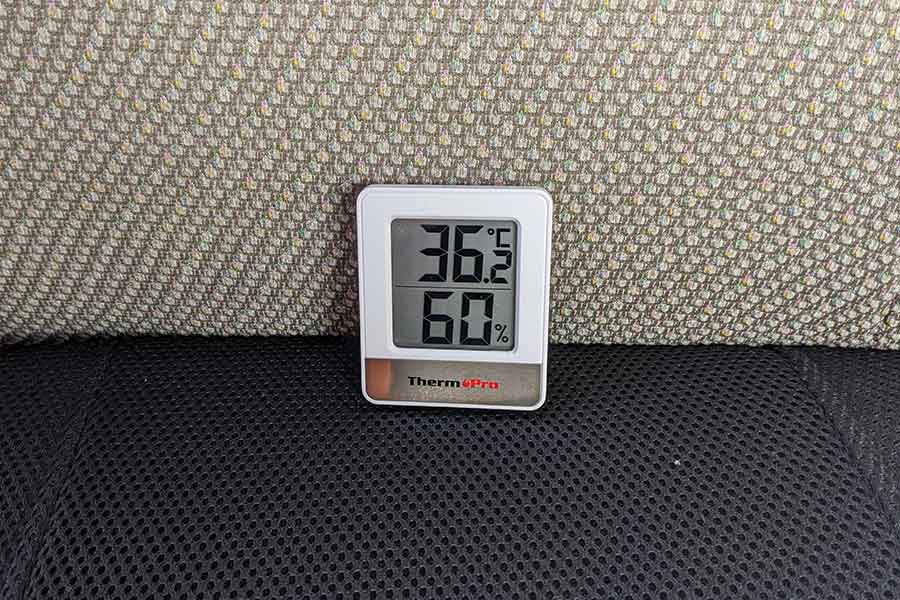 検証前の車内温度、36度【写真：Hint-Pot編集部】