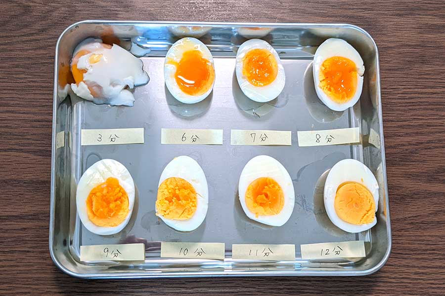 3分と6分～12分の1分ごとの茹で卵の断面【写真：Hint-Pot編集部】