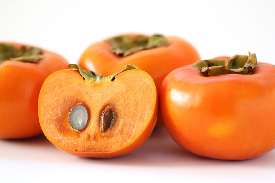 生柿と干し柿では栄養素に違いが（写真はイメージ）【写真：写真AC】
