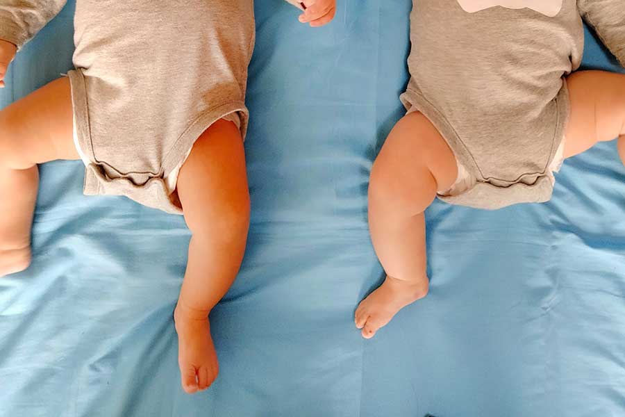 生まれたばかりの双子にまつわる「ミラクル」とは？（写真はイメージ）【写真：写真AC】