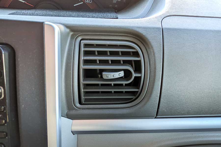 車のエアコン掃除を自力でする方法 道具や時間は やってみた Hint Pot