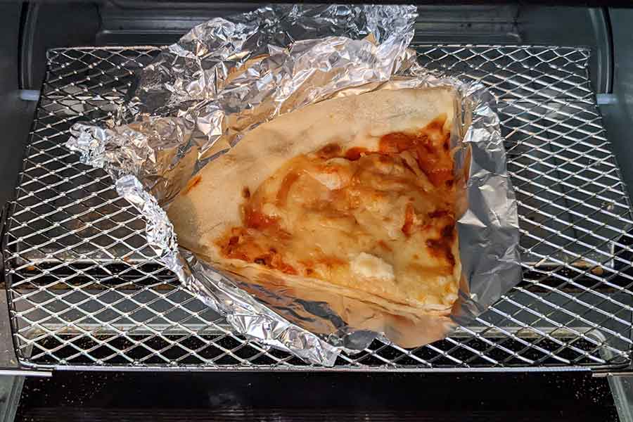 トースターで3～4分焼いた後のピザ【写真：Hint-Pot編集部】