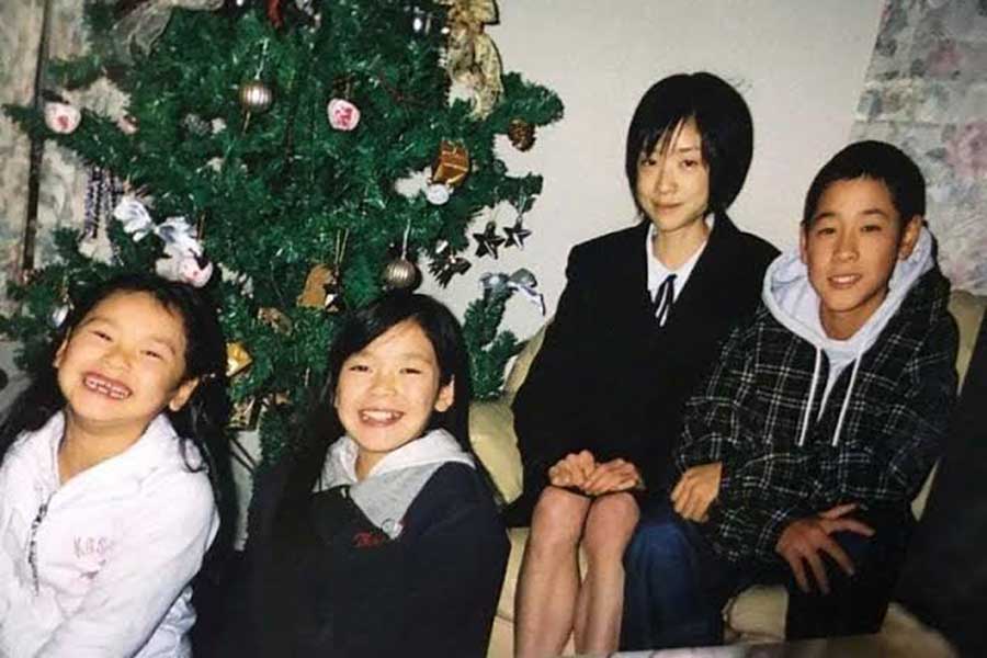 摂食障害を患っていた頃の菅本さん（右から2人目）【写真提供：菅本香菜】