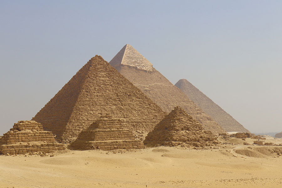ギザに並ぶ3つのピラミッド（写真はイメージ）【写真：写真AC】