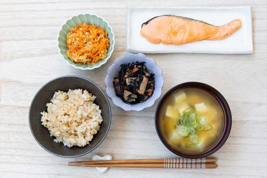 和食の基本「一汁三菜」とは バランスの良い献立のコツを栄養士が解説 | Hint-Pot