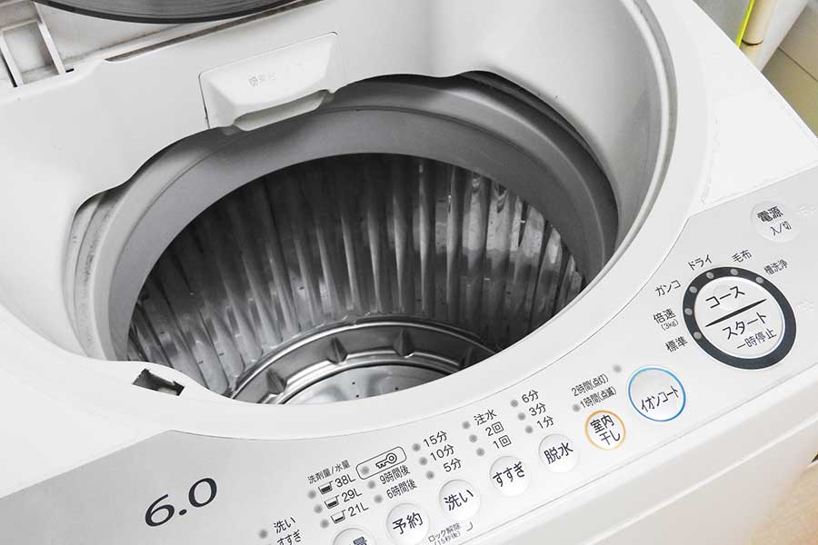 洗濯機のカビ予防にはフタも洗剤投入口も開けること（写真はイメージ）【写真：写真AC】