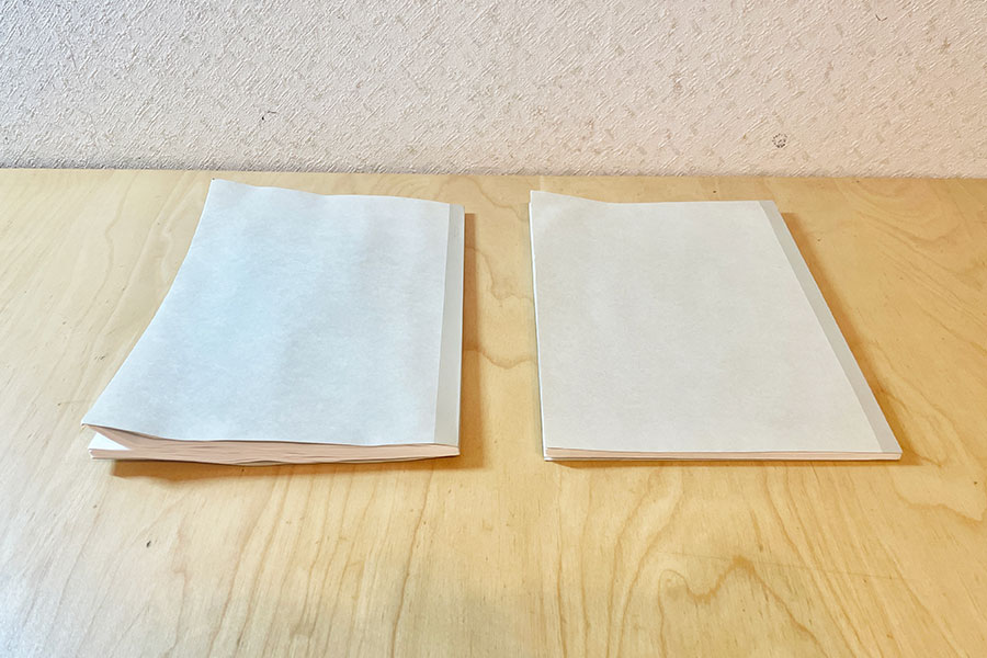 （左から）裏ワザを使用していないノートと1日冷凍庫に入れる裏ワザを使ったノート【写真：Hint-Pot編集部】
