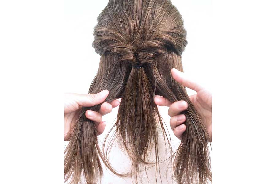 “くるりんぱ”したら髪を三つ編みに【写真提供：Areti株式会社】