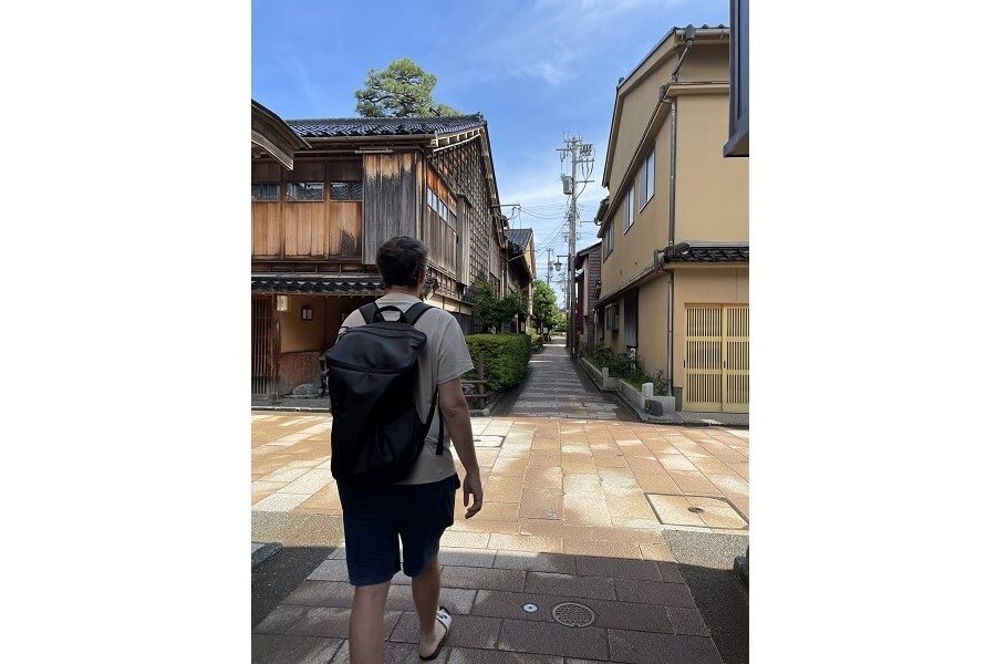 旅行で石川県金沢市を訪れたオレリアンさん【写真提供：Bebechan日本のフランス人（@bebechan_france）】