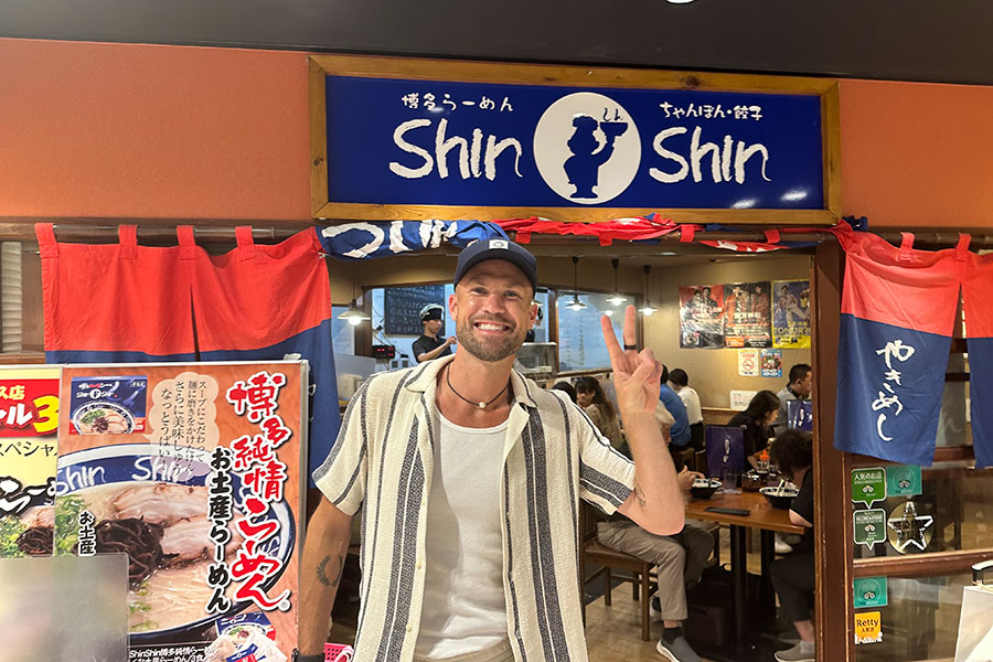 「博多らーめん ShinShin」に来店【写真：デヴィン・ハーロウ】