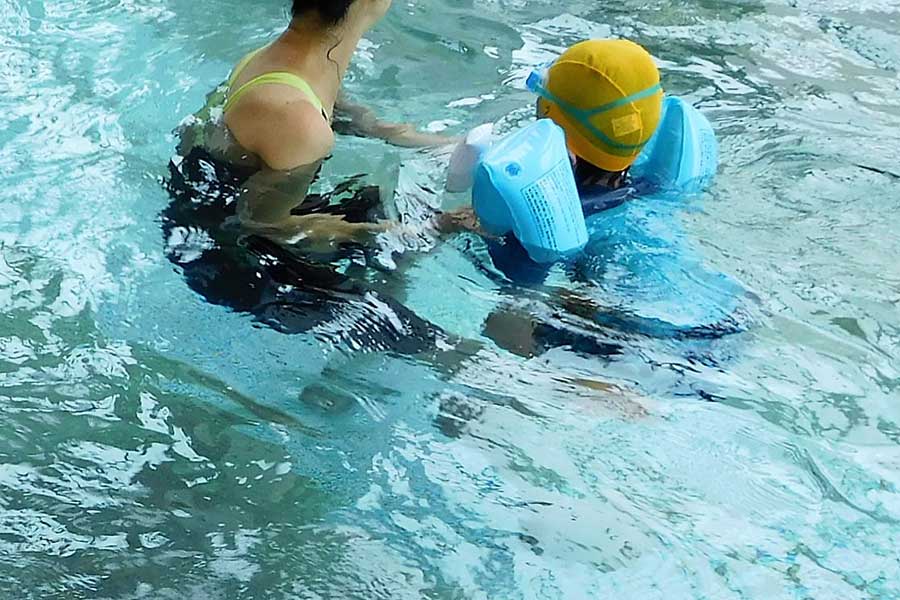 子どもに人気の習い事である水泳。鼻炎には注意を（写真はイメージ）【写真：写真AC】
