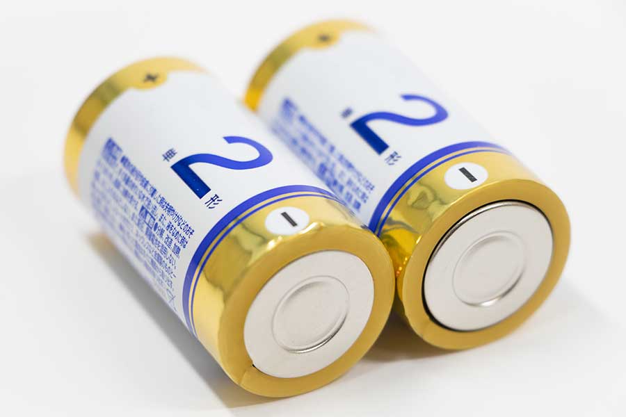単三電池を単二電池に置き換え（写真はイメージ）【写真：写真AC】