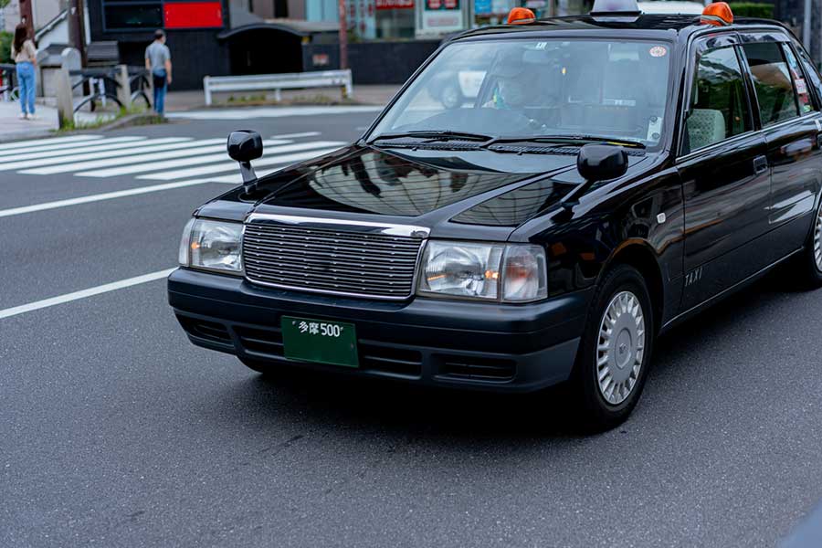 タクシーなどに多いセダン車両。乗車をスムーズにする簡単テクニックとは（写真はイメージ）【写真：写真AC】