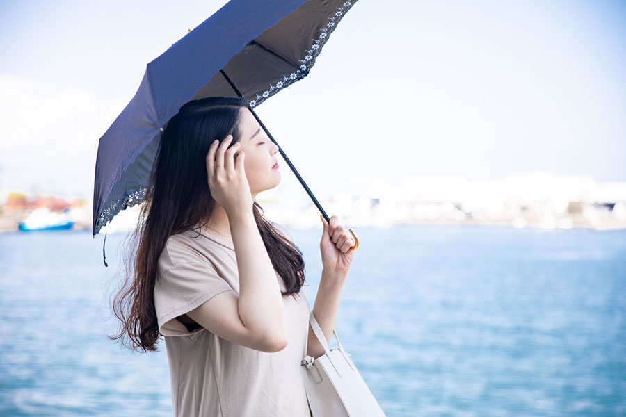 日本では男女ともに熱中症対策として当たり前になりつつある日傘（写真はイメージ）【写真：写真AC】