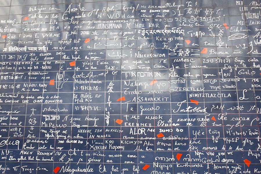 世界各国の「愛してる」が刻まれた仏パリにあるジュテームの壁【写真：Ana】