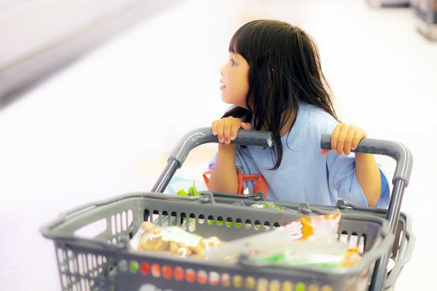 買い物時、子どもが商品を破損した場合に親のすべき対応が議論に（写真はイメージ）【写真：写真AC】