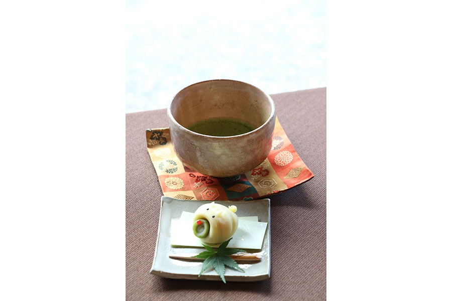 佐々木七段が食した「季節の和菓子」と「抹茶」【写真提供：日本将棋連盟】