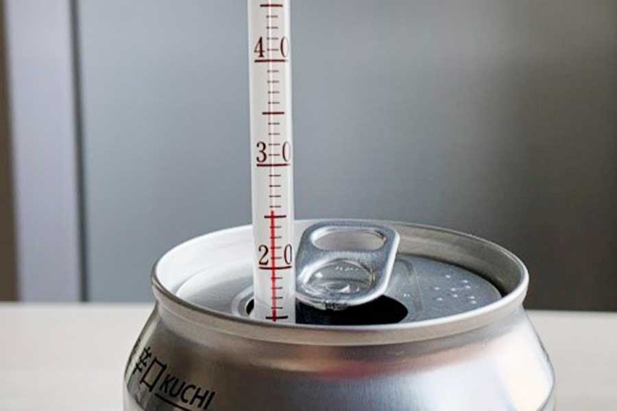 検証前、常温の缶ビールは26度【写真：Hint-Pot編集部】