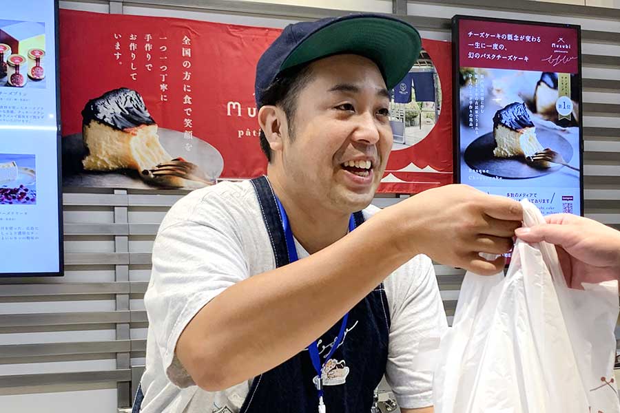 「バスクチーズケーキ」は日本各地の催事に出店するほど人気【写真：Hint-Pot編集部】