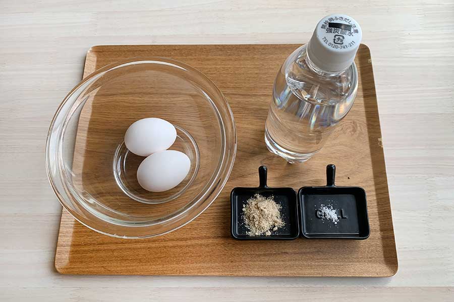 卵焼きの材料は卵2個、砂糖、塩、炭酸水【写真：Hint-Pot編集部】