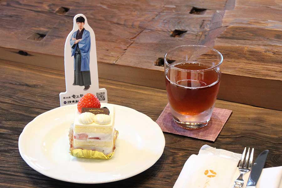 藤井八冠が午後のおやつに選んだ「ショートケーキ」と「アイスティー（ストレート）」【写真提供：日本将棋連盟】