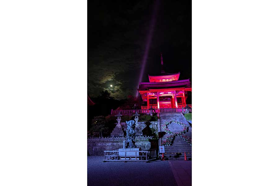 ライトアップされた清水寺。人が少ないタイミングで見られたと、サラさんも大満足【写真提供：サラ】