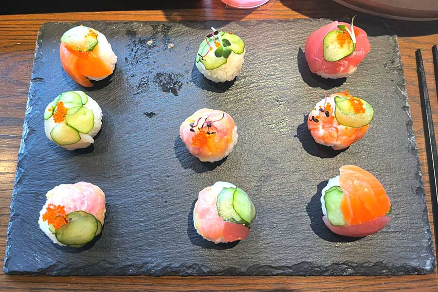 料理教室に参加して作った手まり寿司【写真提供：リンジー】