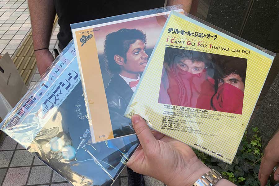アリソンさんたちが日本のレコード店で購入したレコードの一部【写真：Hint-Pot編集部】