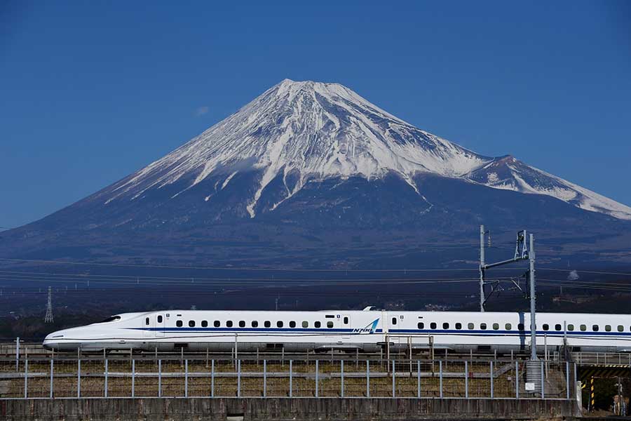 新幹線と富士山（写真はイメージ）【写真：写真AC】