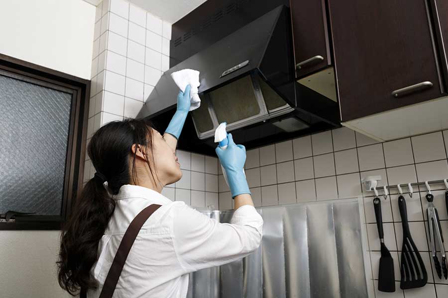 大掃除できれいにする人が多い換気扇。わざわざ強力な洗剤を買い足さなくてもできる掃除方法とは（写真はイメージ）【写真：写真AC】
