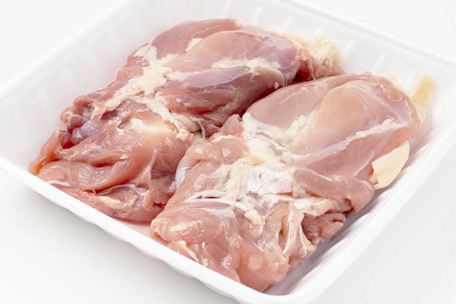 スーパーマーケットで買える鶏もも肉が超おいしいステーキに（写真はイメージ）【写真：写真AC】
